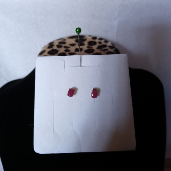 Ruby stud earrings! - Picture 3 of 6